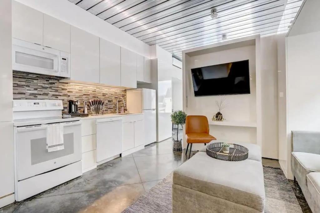 Kcm Mikros Smart Apartments 7 Кливленд Экстерьер фото
